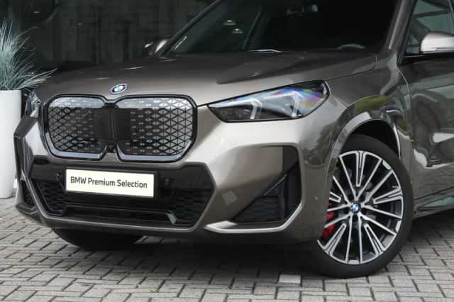BMW iX1 (2025) thumbnail 2