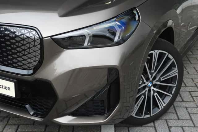 BMW iX1 (2025) thumbnail 3