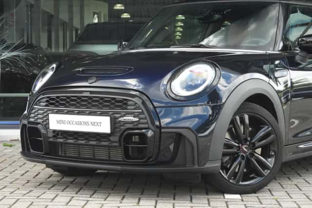 MINI Hatchback (2022) thumbnail 2