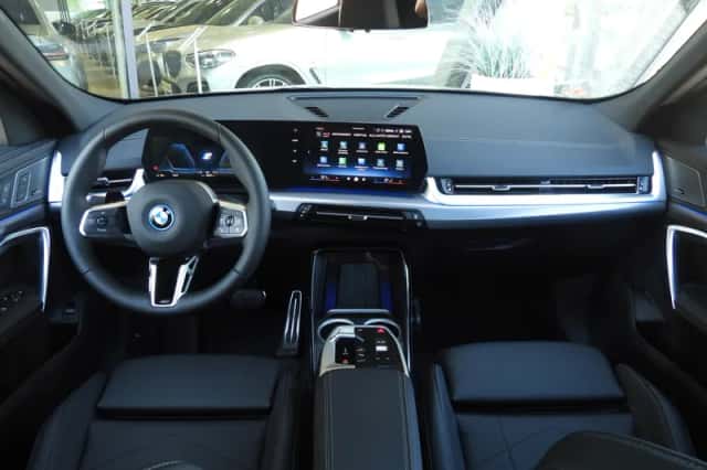 BMW iX2 (2026) thumbnail 3