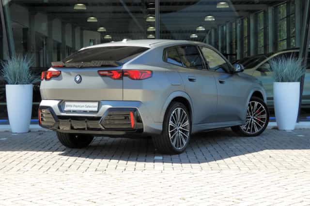 BMW iX2 (2026) thumbnail 4