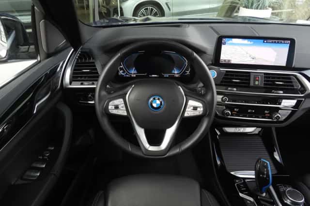 BMW iX3 (2021) thumbnail 2