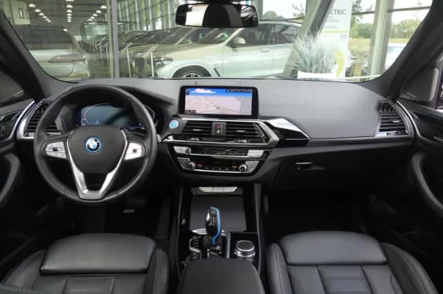 BMW iX3 (2021) thumbnail 3