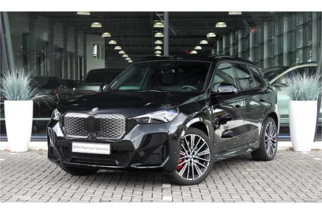 BMW iX1 (2025) thumbnail 1