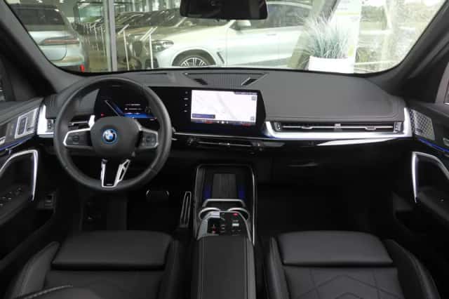 BMW iX1 (2025) thumbnail 3