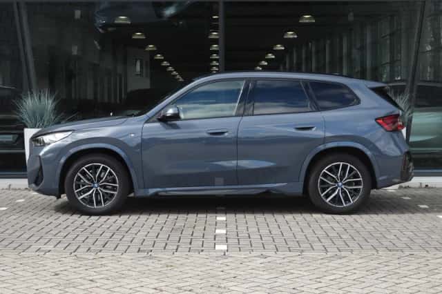 BMW iX1 (2023) thumbnail 5