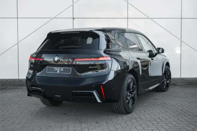 BMW iX (2026) thumbnail 2