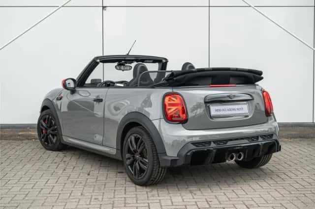 MINI Cabrio (2022) thumbnail 2