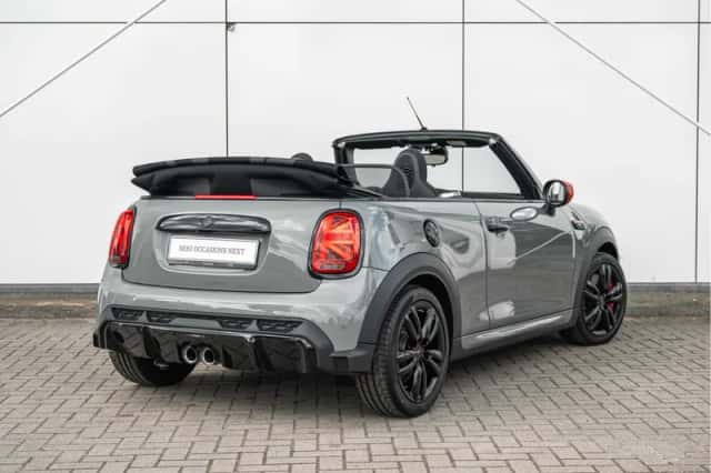 MINI Cabrio (2022) thumbnail 2