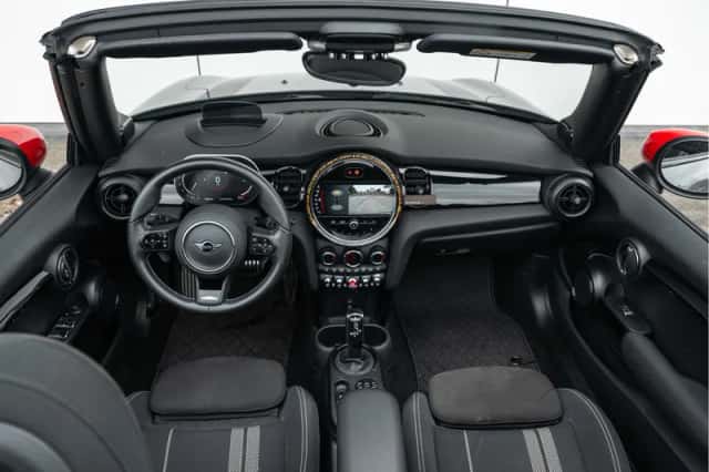 MINI Cabrio (2022) thumbnail 3
