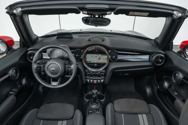 MINI Cabrio (2022) thumbnail 3