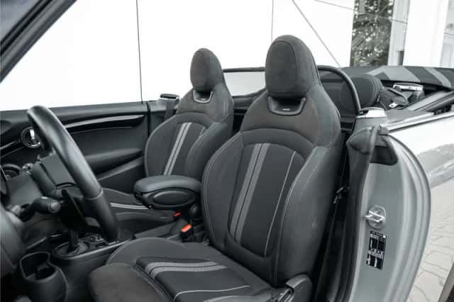 MINI Cabrio (2022) thumbnail 4