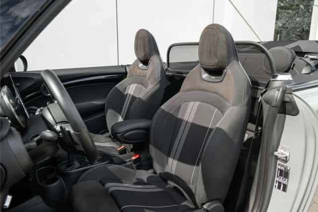 MINI Cabrio (2022) thumbnail 4