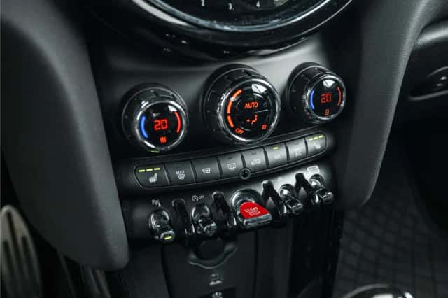 MINI Cabrio (2022) thumbnail 6