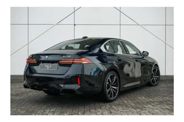 BMW i5 (2026) thumbnail 4