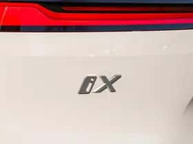 BMW iX (2025) thumbnail 17