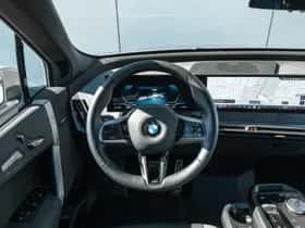 BMW iX (2025) thumbnail 36