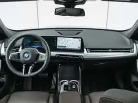 BMW iX1 (2024) thumbnail 3