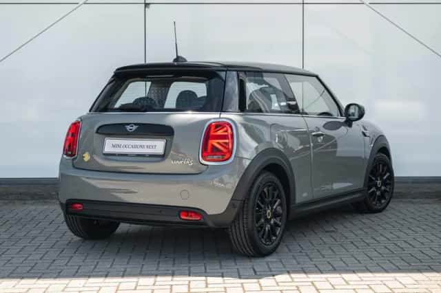 MINI Electric (2022) thumbnail 2