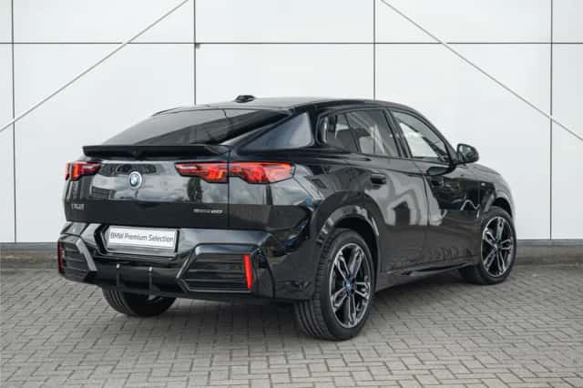BMW iX2 (2025) thumbnail 2