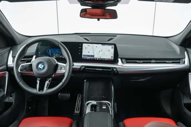 BMW iX2 (2025) thumbnail 3