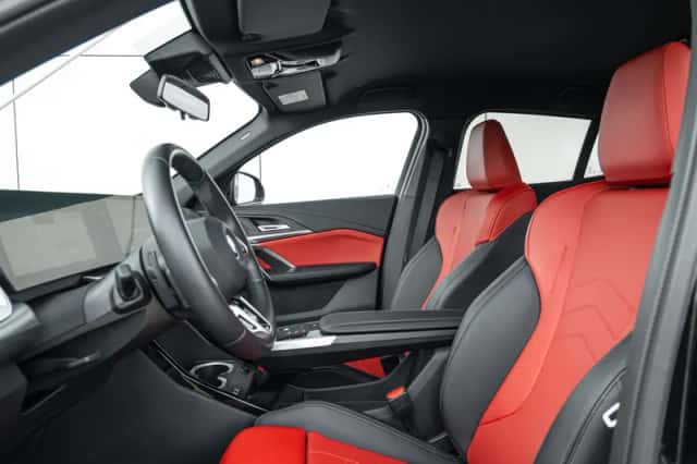 BMW iX2 (2025) thumbnail 4
