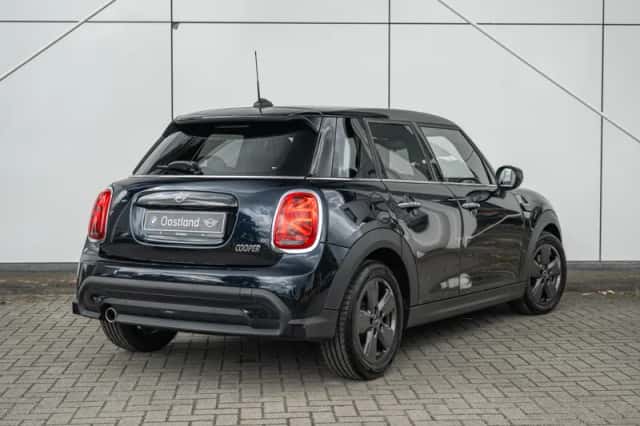 MINI Hatchback (2022) thumbnail 2