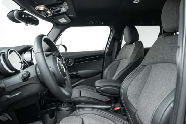MINI Hatchback (2022) thumbnail 4