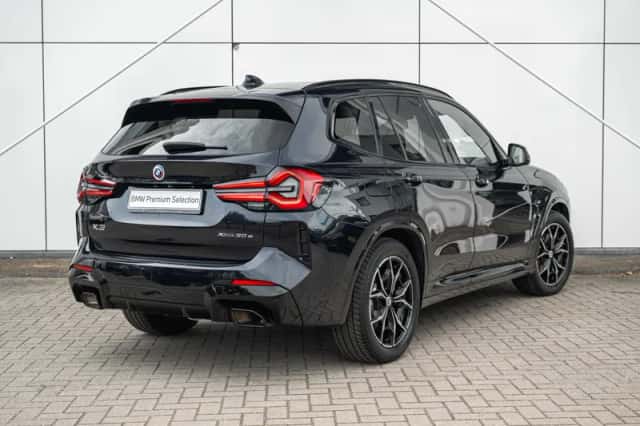 BMW X3 (2022) thumbnail 2