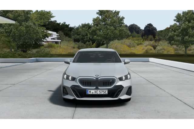 BMW i5 (2026) thumbnail 3