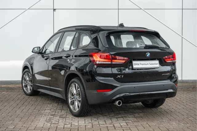 BMW X1 (2021) thumbnail 2