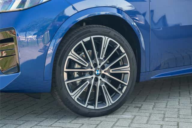 BMW iX2 (2026) thumbnail 4