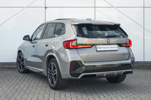 BMW iX1 (2024) thumbnail 2