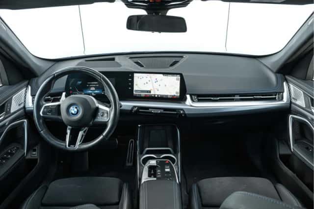 BMW iX1 (2024) thumbnail 3