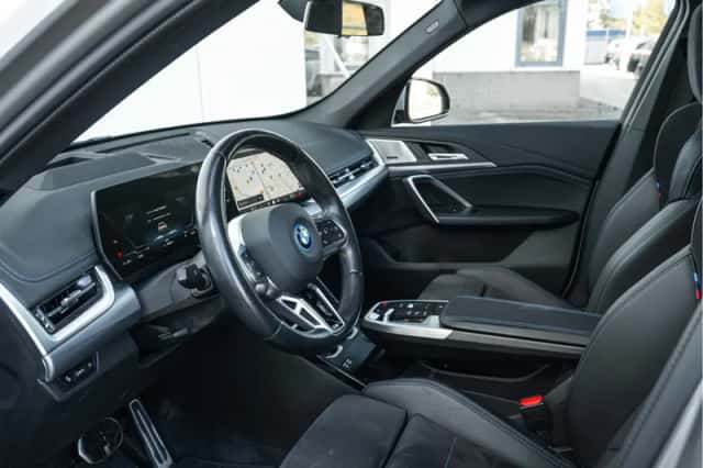 BMW iX1 (2024) thumbnail 5