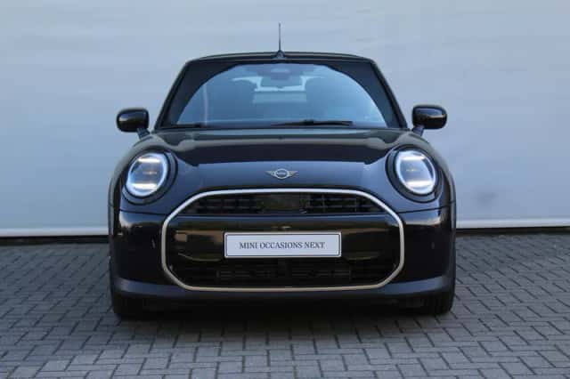 MINI Cabrio (2025) thumbnail 3
