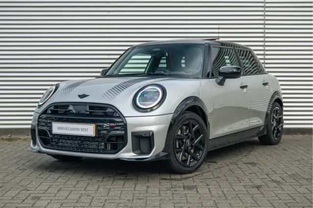 MINI Hatchback (2025) thumbnail 1