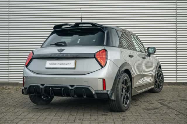 MINI Hatchback (2025) thumbnail 2