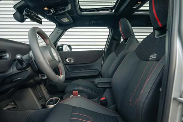 MINI Hatchback (2025) thumbnail 4