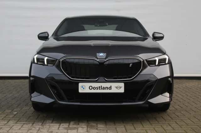 BMW i5 (2026) thumbnail 2