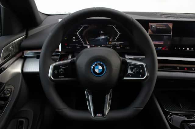 BMW i5 (2026) thumbnail 3