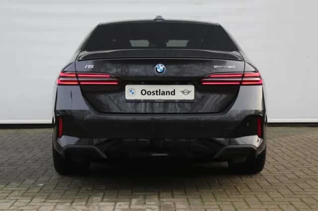 BMW i5 (2026) thumbnail 5