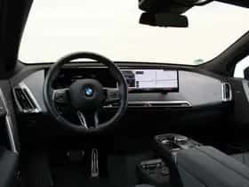 BMW iX (2025) thumbnail 12