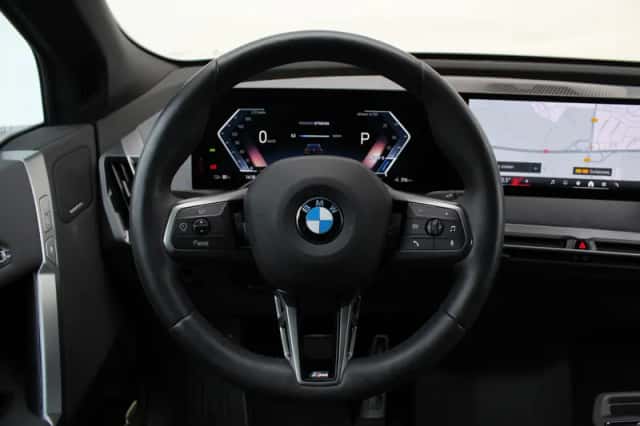 BMW iX (2025) thumbnail 4
