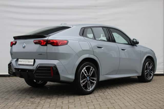 BMW iX2 (2025) thumbnail 2