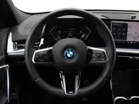 BMW iX2 (2025) thumbnail 4