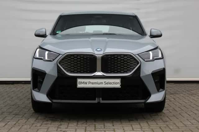 BMW iX2 (2025) thumbnail 5