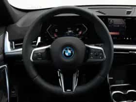 BMW iX1 (2026) thumbnail 3