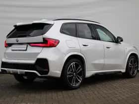 BMW iX1 (2025) thumbnail 2