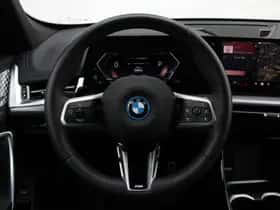 BMW iX1 (2025) thumbnail 3